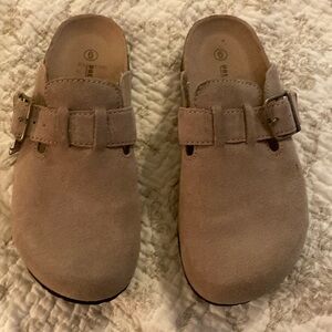 Predictions Womens Tan Leather near Clogs Size 6